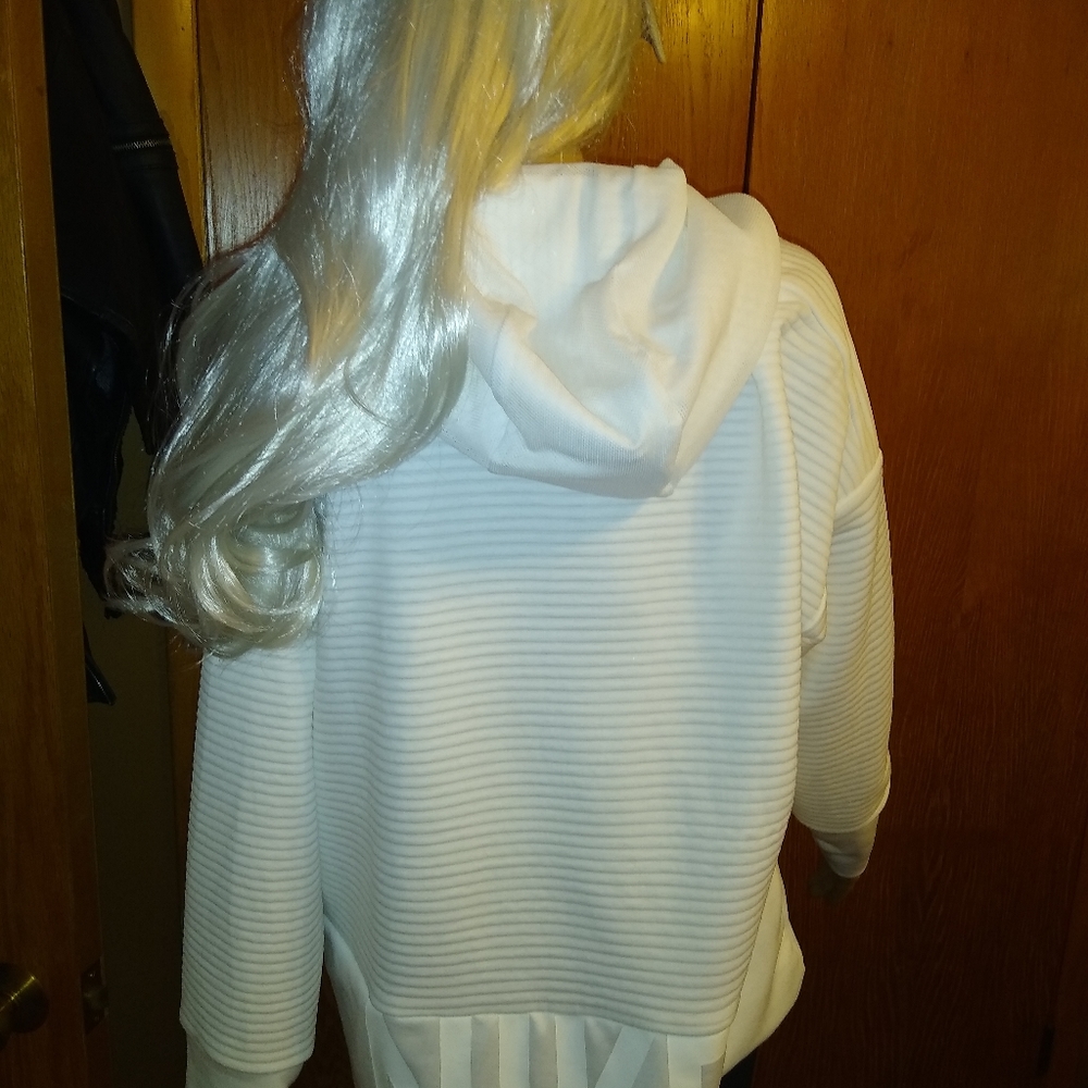 Nike Dri-Fit white medium zip jacket hood